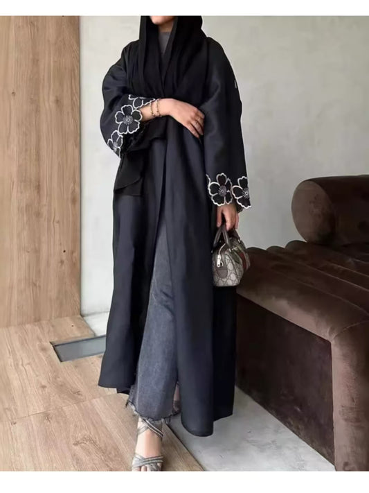 Fashionable Breathable Comfortable Dubai Abaya Robe for Women Casual Style Muslim Dress with Arab Embroidery