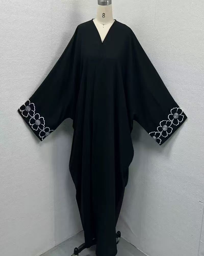 Fashionable Breathable Comfortable Dubai Abaya Robe for Women Casual Style Muslim Dress with Arab Embroidery