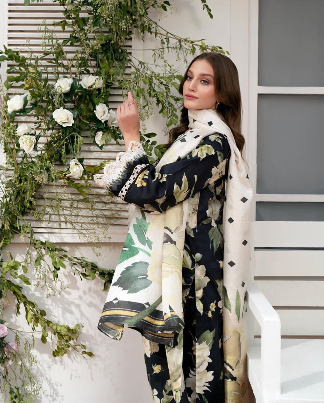 Threads Elegant Unstitched 3pc Printed Shalwar Kameez Set Swiss Lawn Fabric with Silk/Monar/Organza/Tarkashi Dupatta